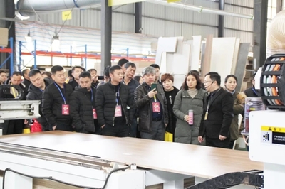 攜手共進，智啟未來——達斐麗全屋定制五億戰略投資回饋暨會員服務升級私享會圓滿落幕